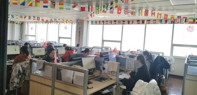 多彩のプラスチッククライミンググリップ 子供のための遊び場クライミングウォール 6